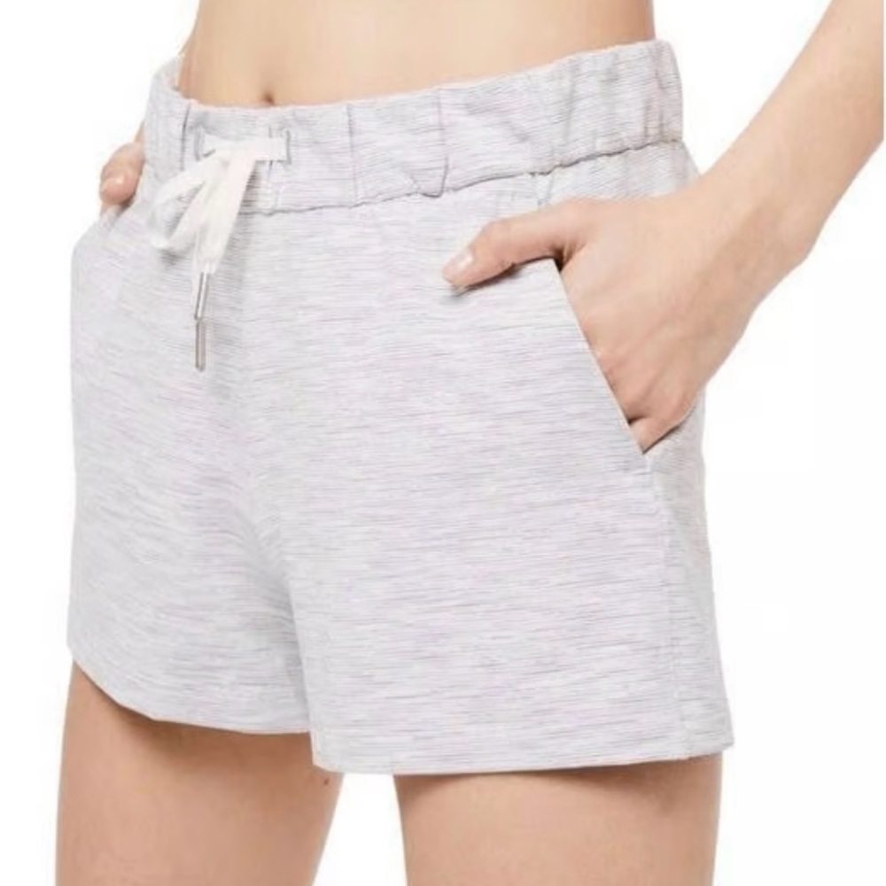 Lululemon Athletica on the fly Shorts size 6